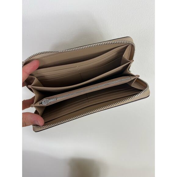 Coach Beige and light tan Shoulder Bag with matching wallet - Picture 16 of 16